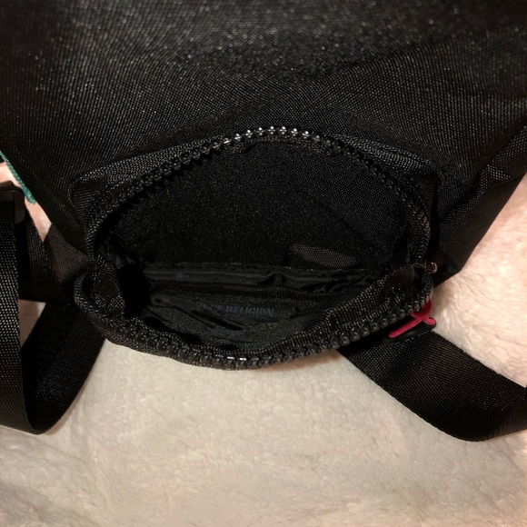 True Religion SITCA 90S Sling Bag - Picture 3 of 7